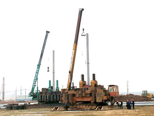 鋼板樁施工注意與建筑物保持多少距離？